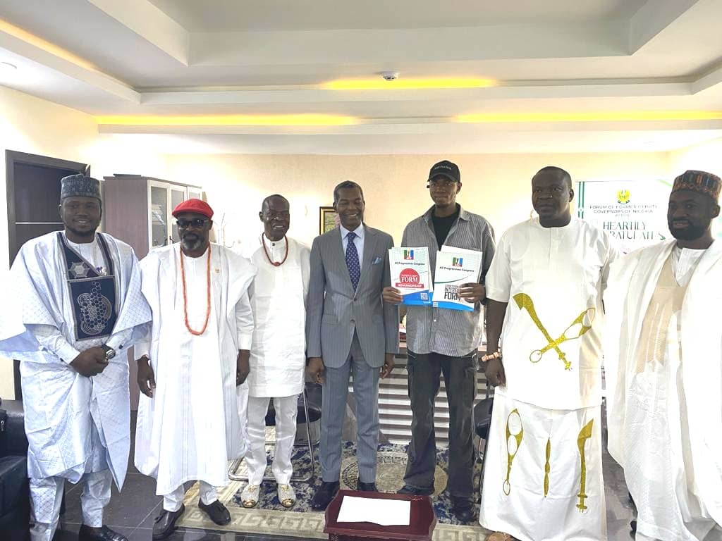 Jubilation in Edo as Dr. Ernest Umakhihe finally picks Gubernatorial form…. Street 2Street campaign ambassadors