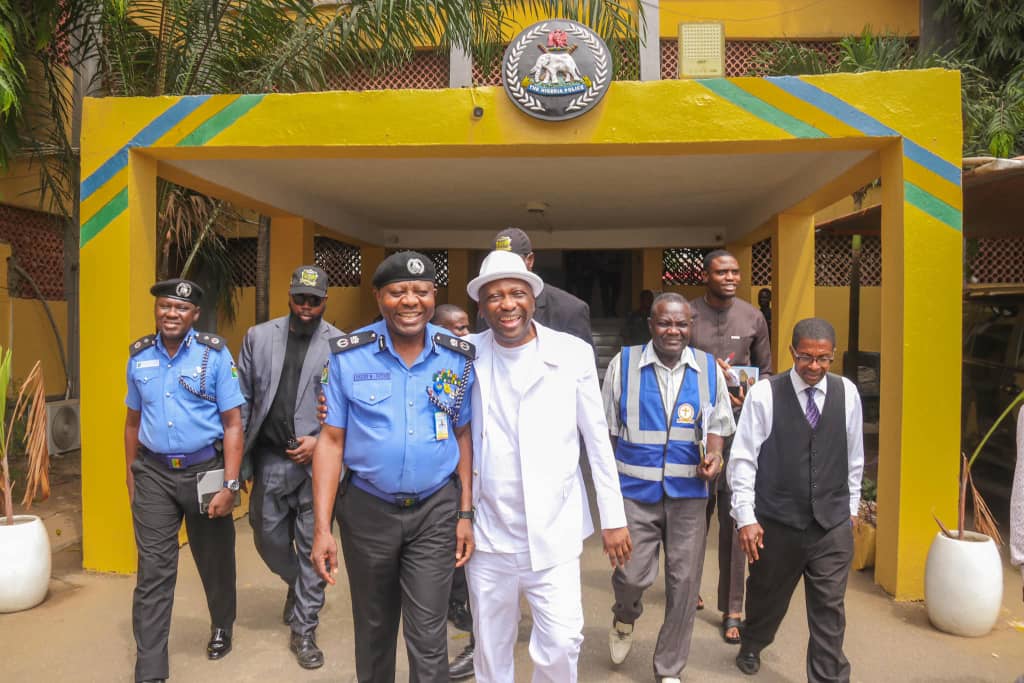 Primate Ayodele Visits Lagos Commissioner Of Police, Adegoke Fayoade