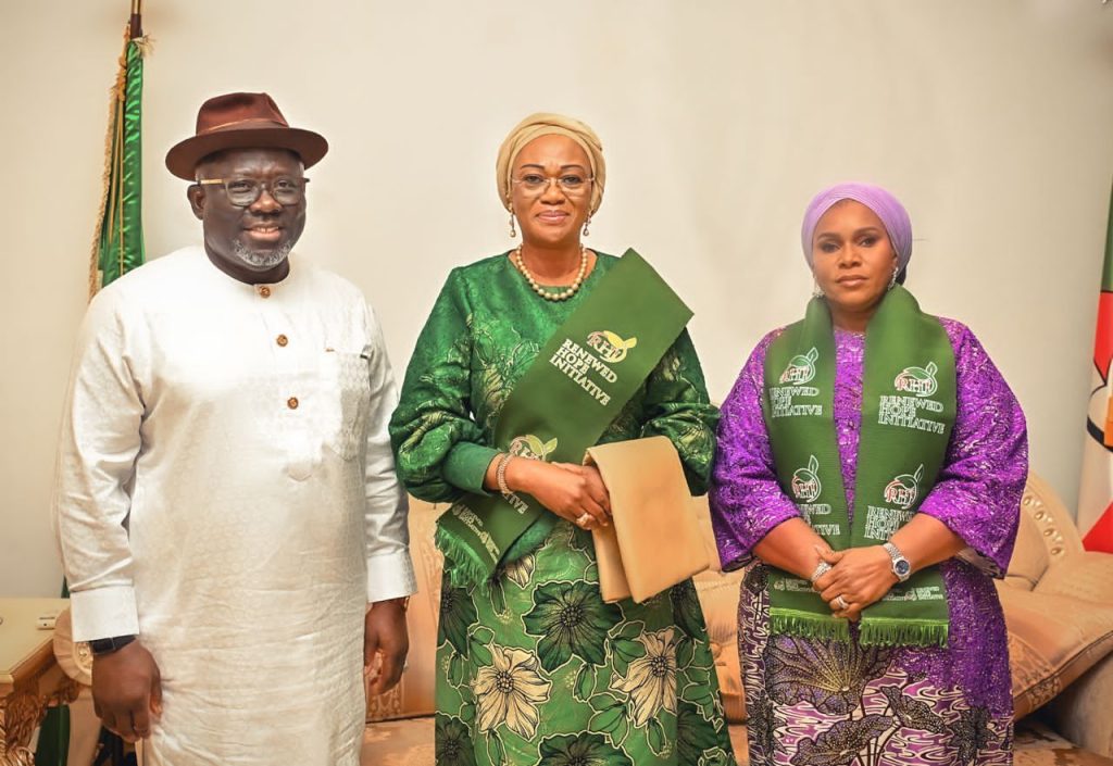 FIRST LADY OLUREMI TINUBU FLAGS OFF RHI BUSINESS RECAPITALIZATION GRANT FOR PETTY TRADERS ACROSS THE NATION