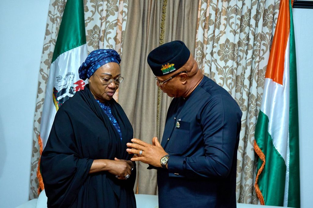 FIRST LADY OLUREMI TINUBU PAYS CONDOLENCE VISIT TO AKWA IBOM GOVERNOR OVER DEATH OF HIS WIFE