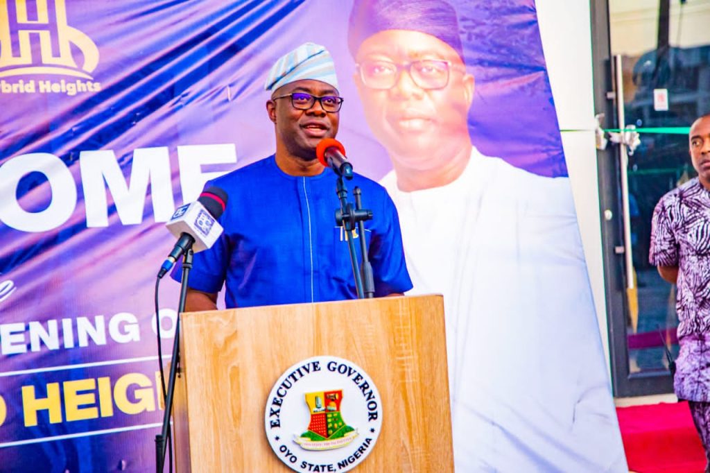 Oyo Govt Converts 551 Workers to New Cadres