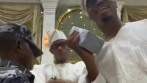 Nigerians Decline Naira Note Abuse Charges Against Okoya Sons