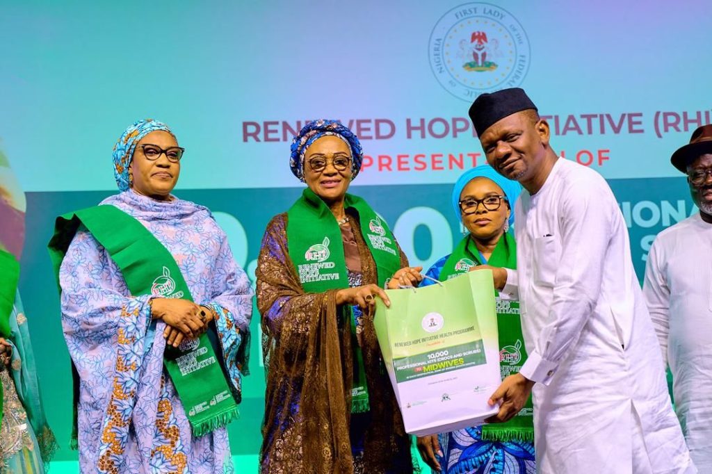 FIRST LADY OLUREMI TINUBU FLAGS OFF DISTRIBUTION OF PROFESSIONAL KITS TO MIDWIVES IN SOUTH-SOUTH NIGERIA