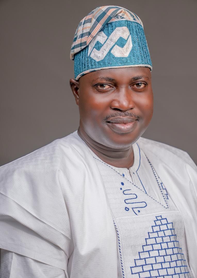 APC Chairmanship Aspirant, Hon. Taiwo Olasunkanmi Sympathizes with Agege Community Over Pen Cinema Accident