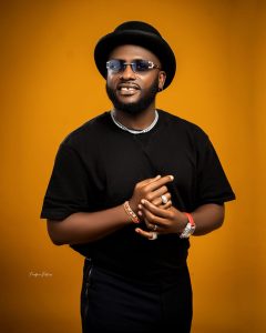 Comedian IGOSAVE lavish over £10,000 pounds Popping Bottles Of Champagne in London (Pictures)