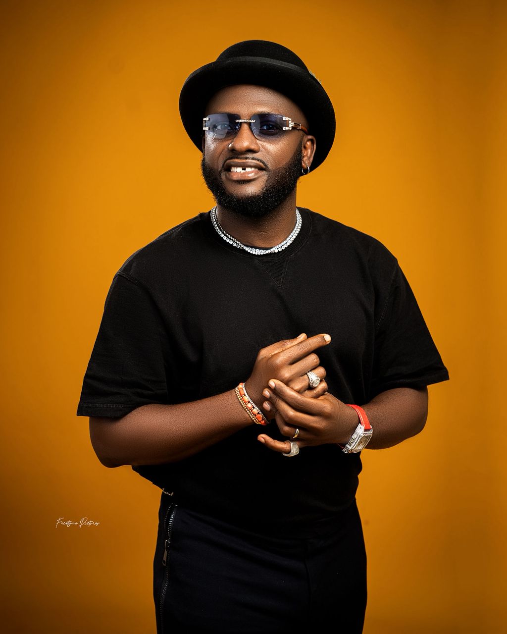 Comedian IGOSAVE lavish over £10,000 pounds Popping Bottles Of Champagne in London (Pictures)