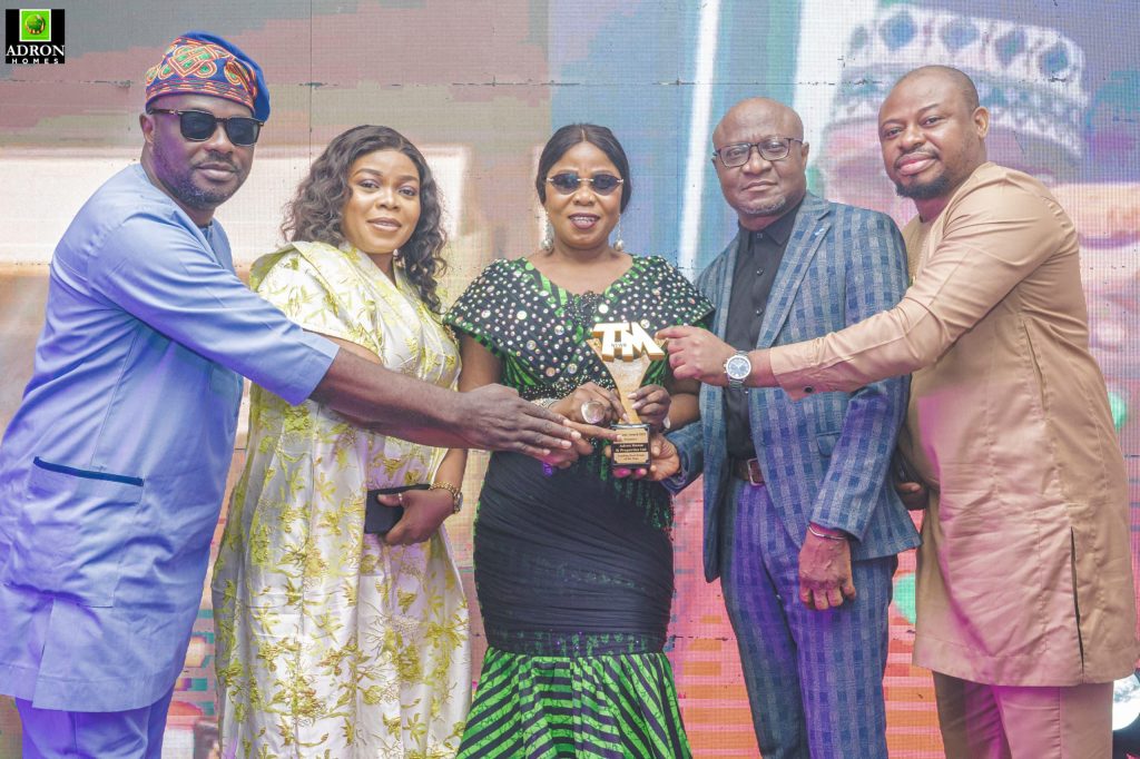 Aare Adetola EmmanuelKing, Honoured with TMnews Leadership Award