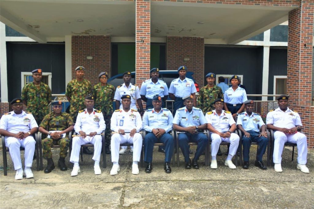 FLAG OFFICER COMMANDING CENTRAL NAVAL COMMAND AIR OFFICER COMMANDING MOBILITY COMMAND FORGE STRONGER ALLIANCE TO COMBAT OIL THEFT