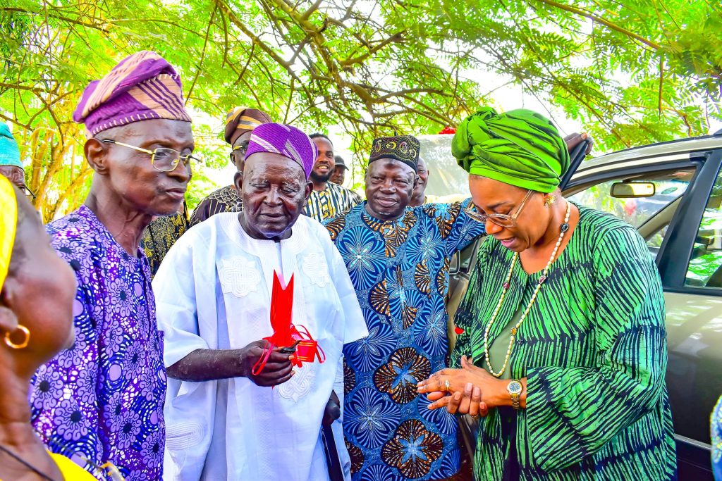 Akande-Sadipe Surprises APC Oluyole Leader, Alhaji Rasaki Akilapa, as He Marks 85th Birthday