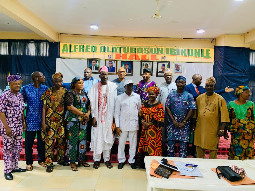 Oyo Teachers Hold Solemn Assembly, Pray for Peace, Security