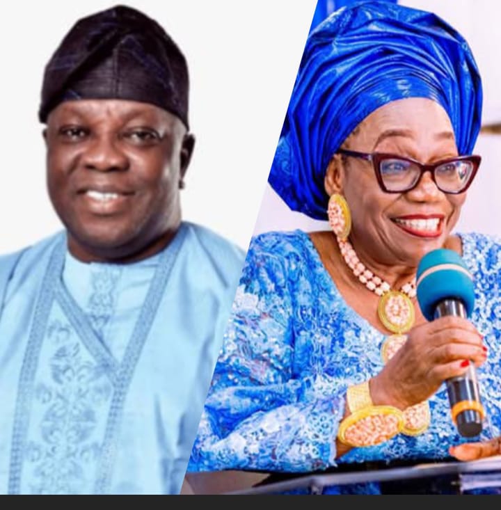 Barr.Ọtẹgbẹyẹ Celebrates Aniṣulowo’s 75th Birthday