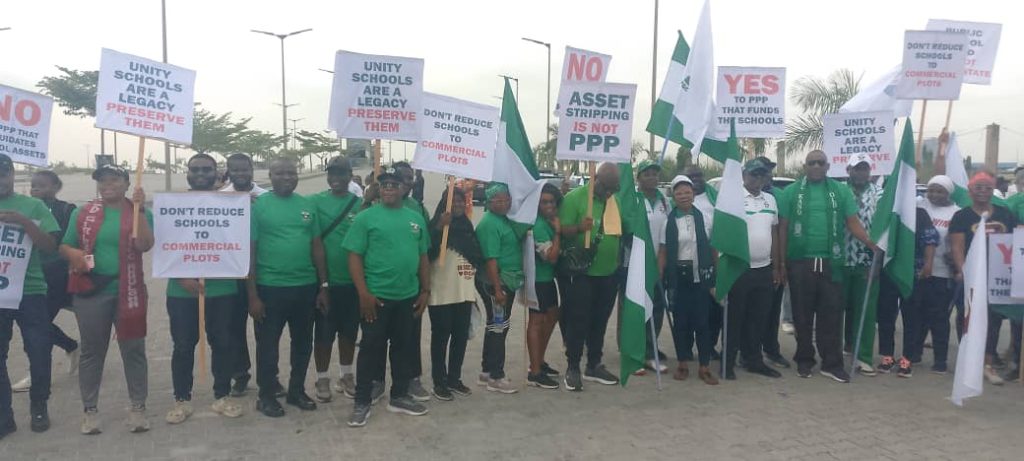 “A Heritage Under Siege”: Thousands of Unity School Alumni Protest in Lagos, Abuja and Kano over Controversial FGC KANO Land Swap in 