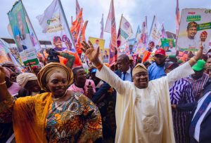 Senator Adeola Yayi Empowers 4,000 Ogun West Market Traders with N75,000 Grants Each, Reaffirms Commitment to Economic Growth