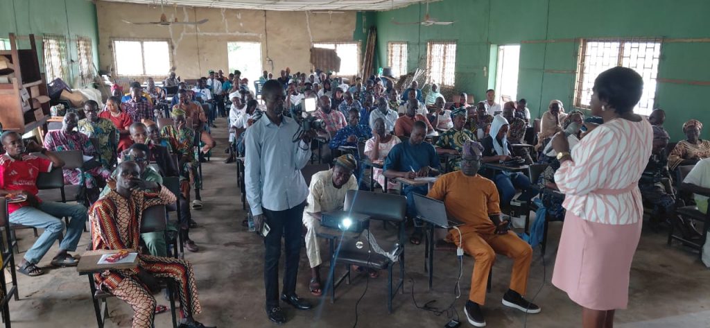 Oyo Trains 880 Farmers, Extension Officers on Climate-Smart Agriculture