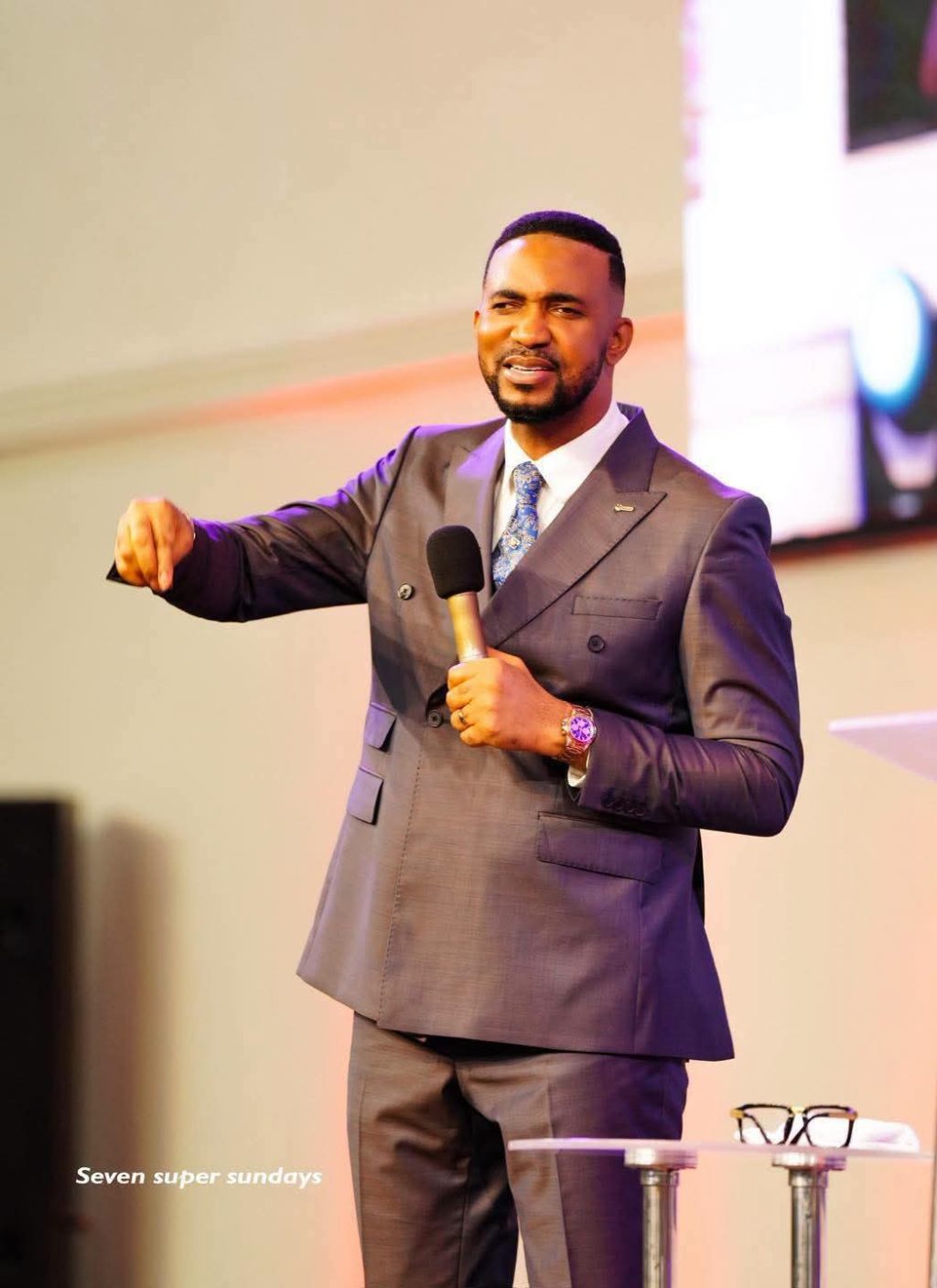 LEKKI MID-WEEK SERVICE: DR. CHRIS OKAFOR RELEASES ANGEL OF ANSWERED PRAYERS ON FAITHFULS