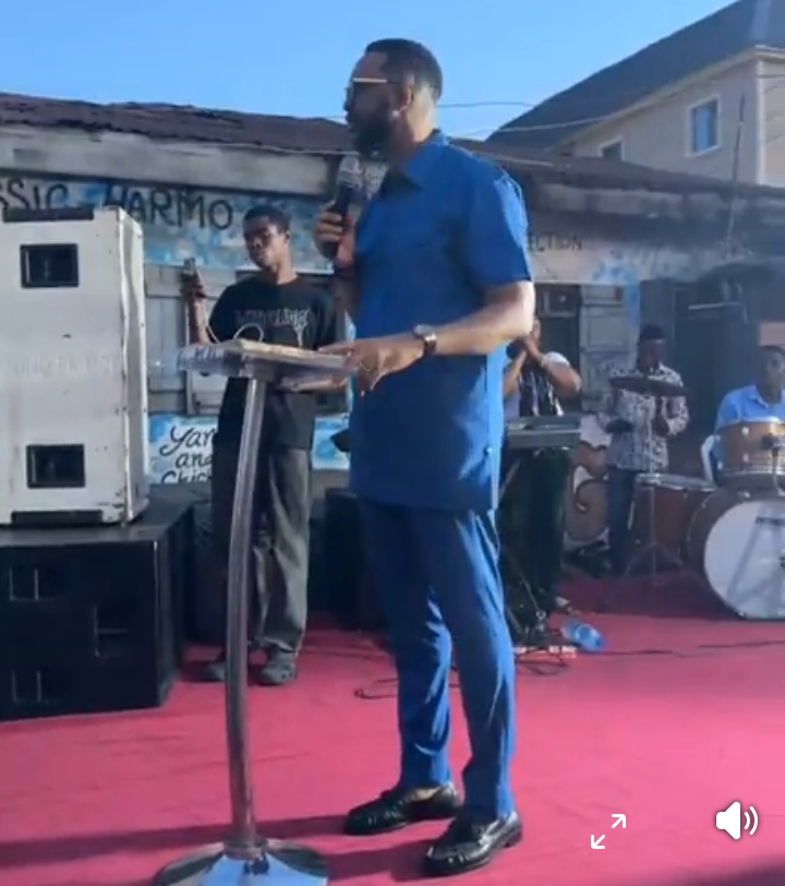 DR CHRIS OKAFOR TAKES THE GOOD NEWS TO MAKOKO: COWOM STORMS LAGOS WATERFRONT COMMUNITY WITH EVANGELISM AND LOVE (PICTURES)
