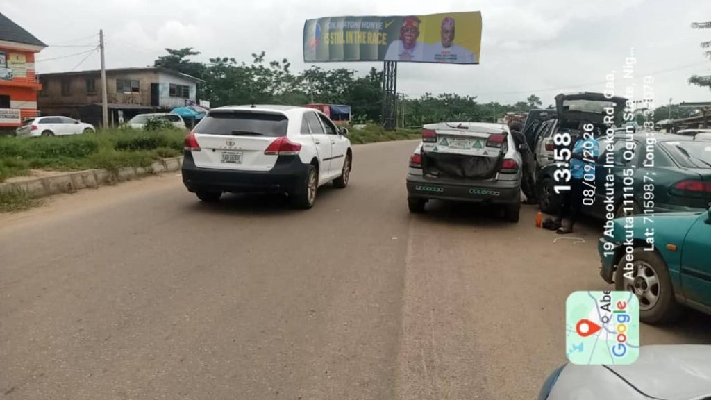OGUN GOVERNMENT DEMOLISHES ABAYOMI HUNYE CAMPAIGN BANNERS IN IJEBU-ODE, ABEOKUTA