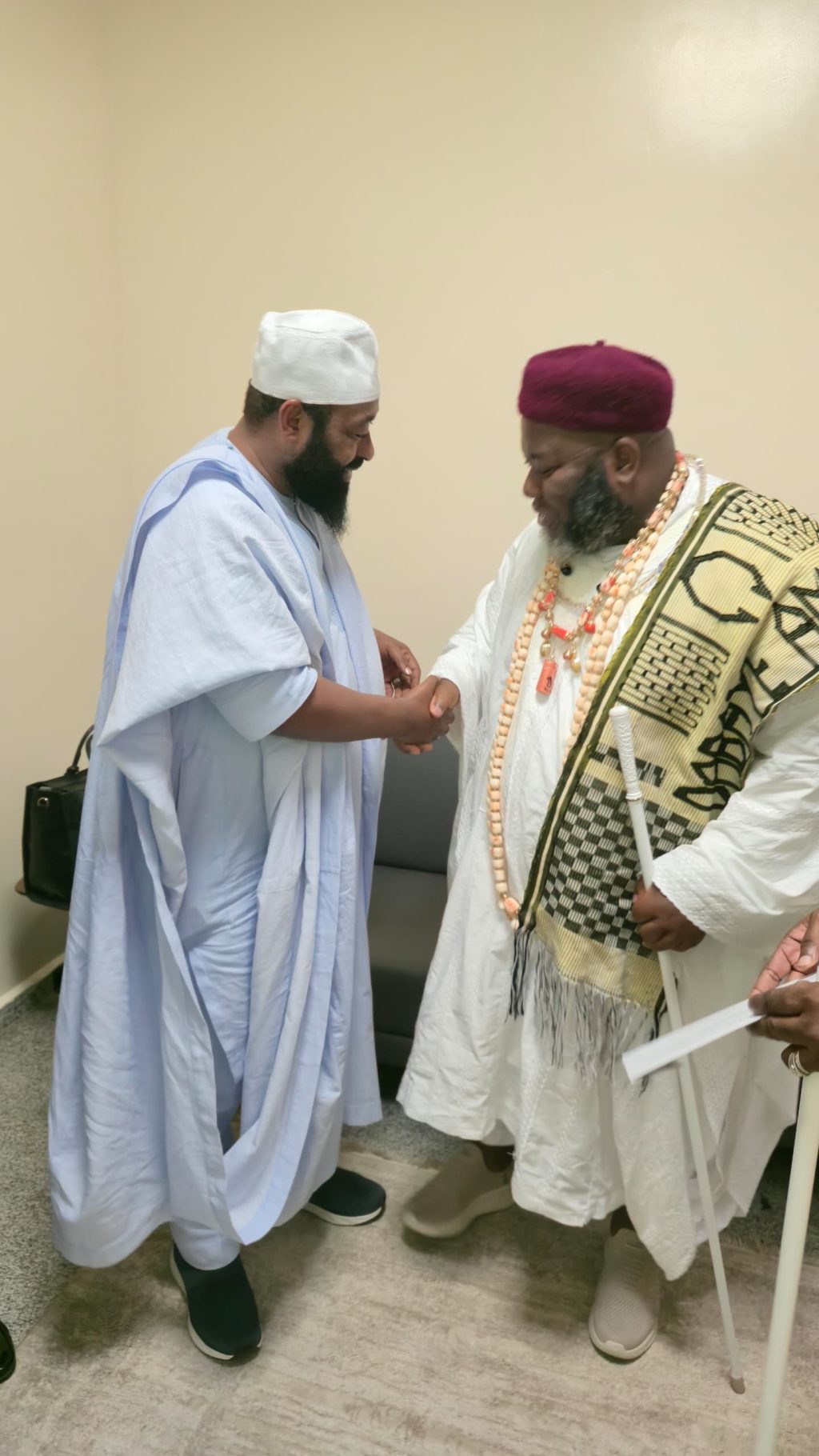 AMANYANABO DOKUBO-ASARI MEETS GOV. BAGO, INVITES HIM TO SE DIYE IN BUGUMA